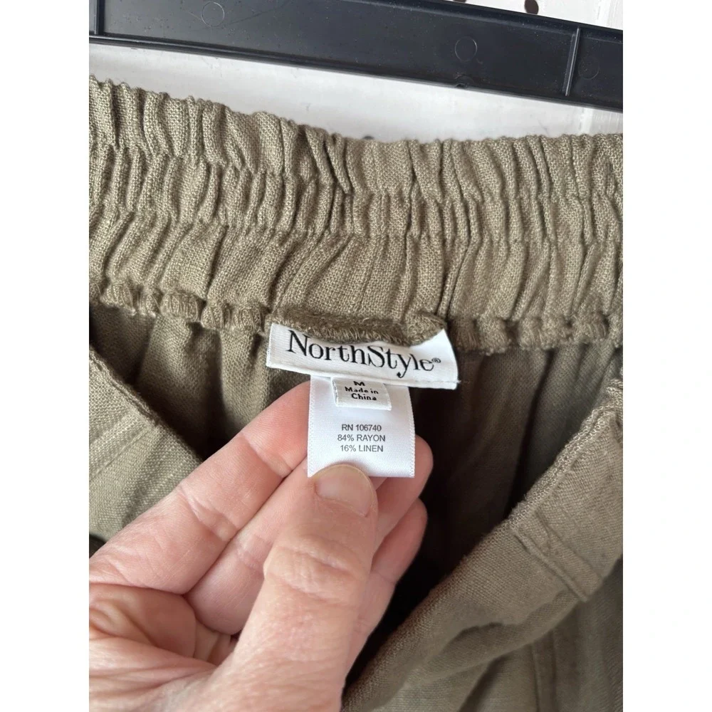 North Style Women's M Green Pull On Linen Rayon Capri Pants‎